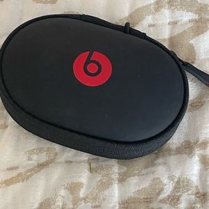 BOSE EAR BUDS IN CASE